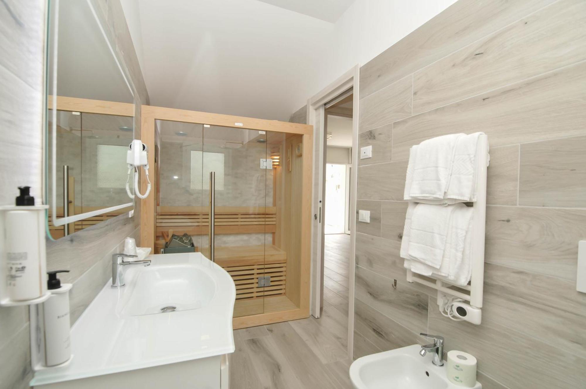 Marina Suites & Apartments 4 Stelle S Caorle Eksteriør bilde